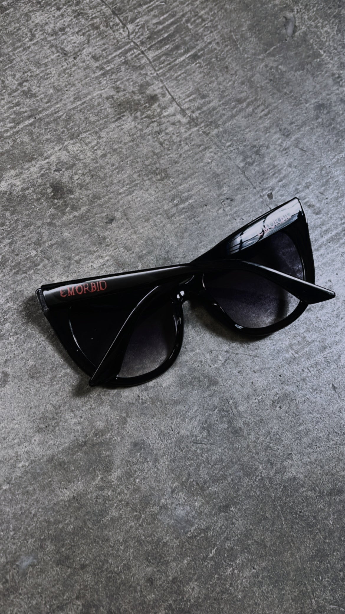 Cat-Eye Filigree Charm Sunglasses