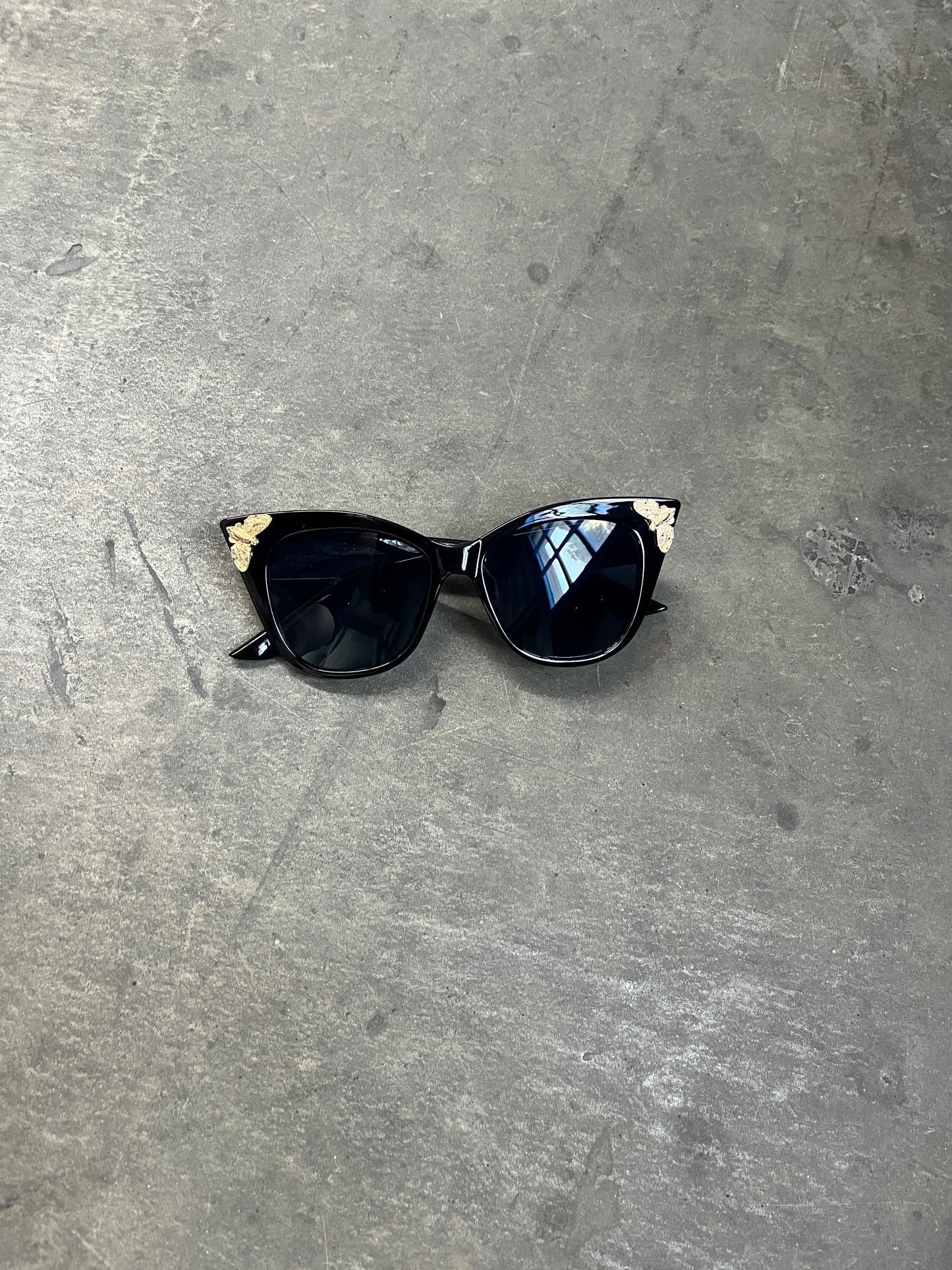 Cat-Eye Mod Death Moth Charm Sunglasses