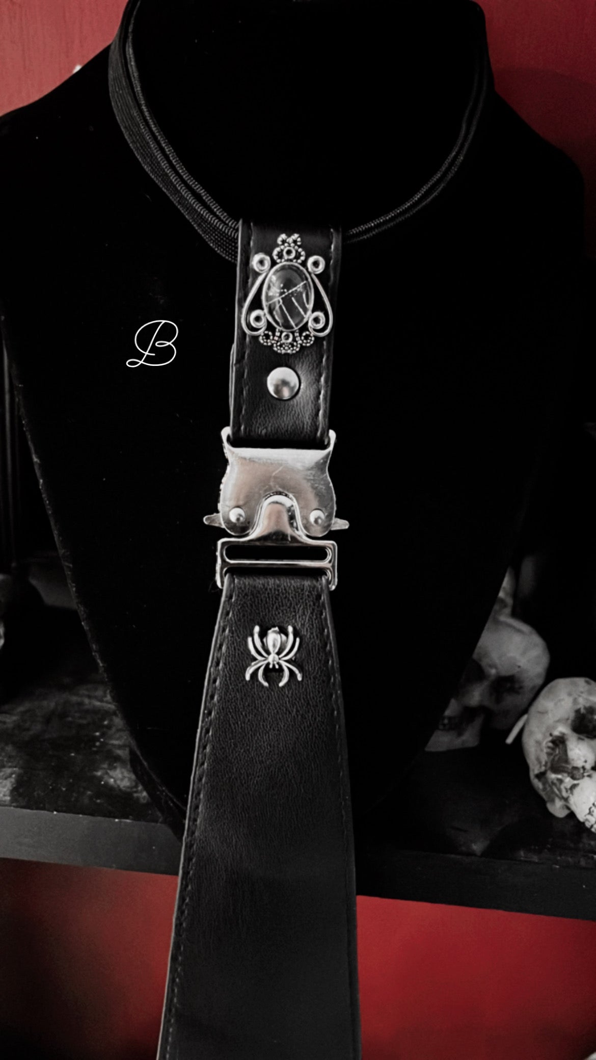 Preserved Spiderweb Pin Tie
