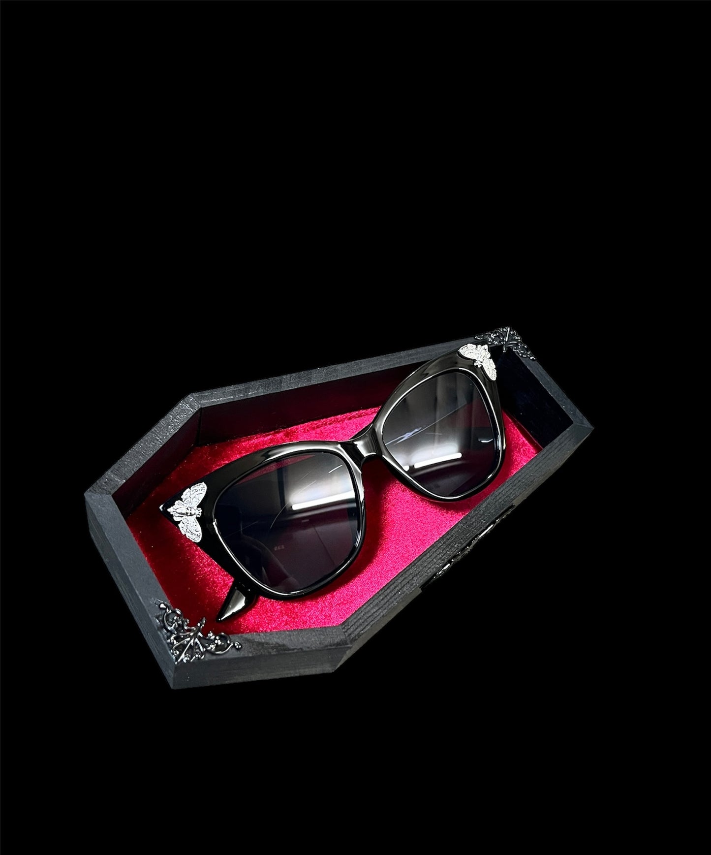 Cat-Eye Mod Death Moth Charm Sunglasses