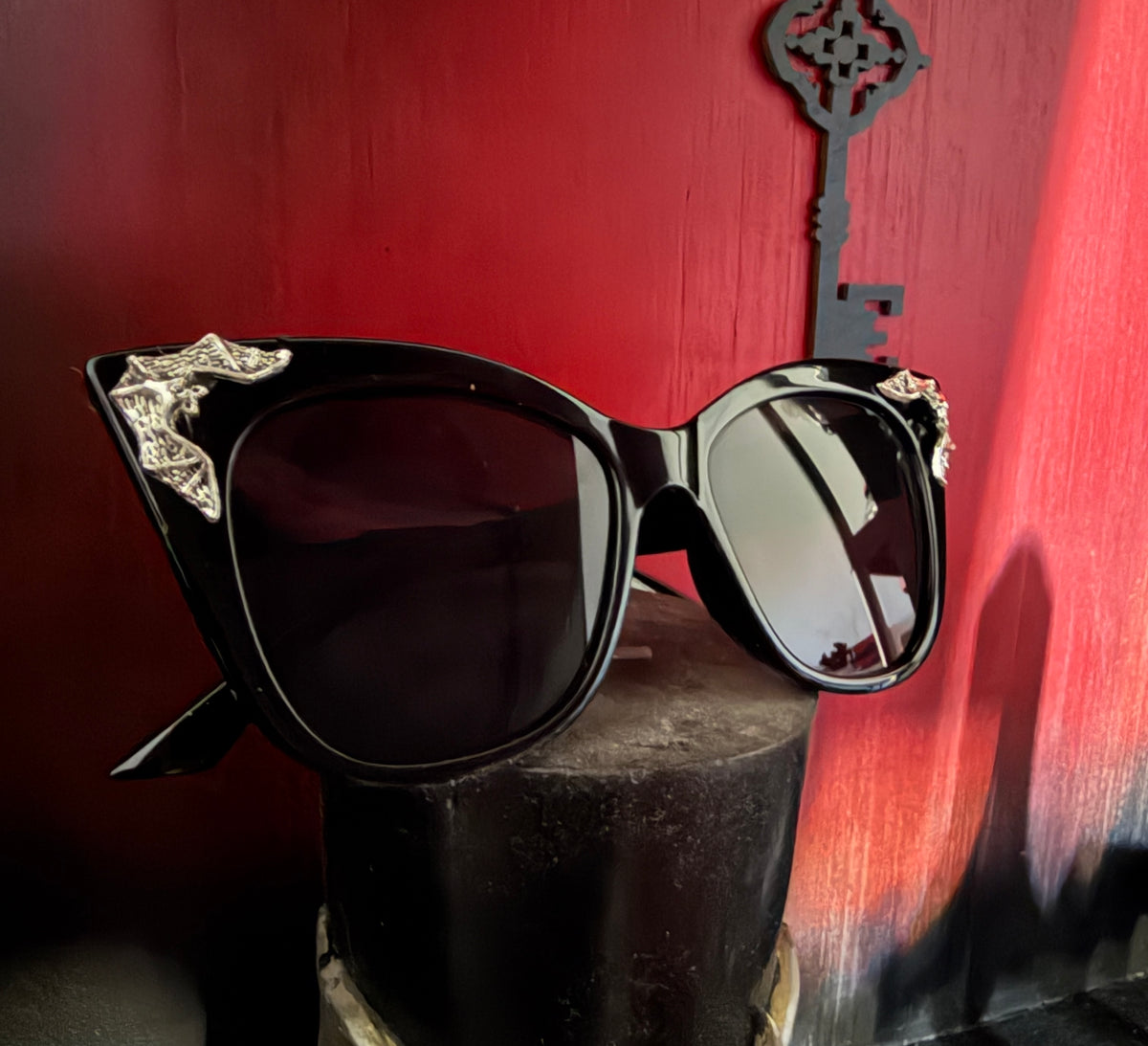 Mods| Bat Charm Sunglasses