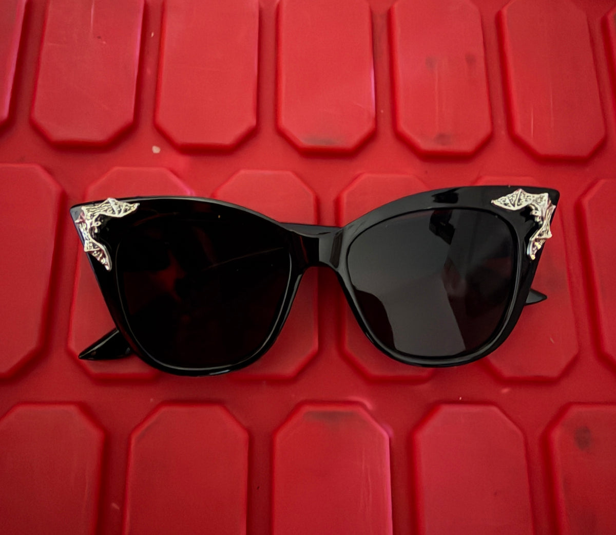 Mods| Bat Charm Sunglasses