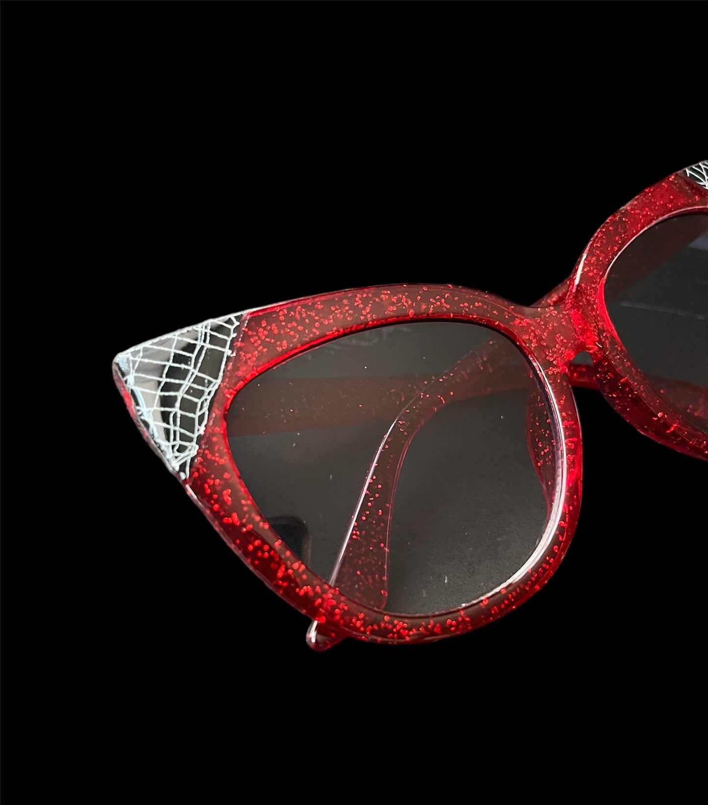 Preserved Spiderweb Wide Suglasses Red Glitter