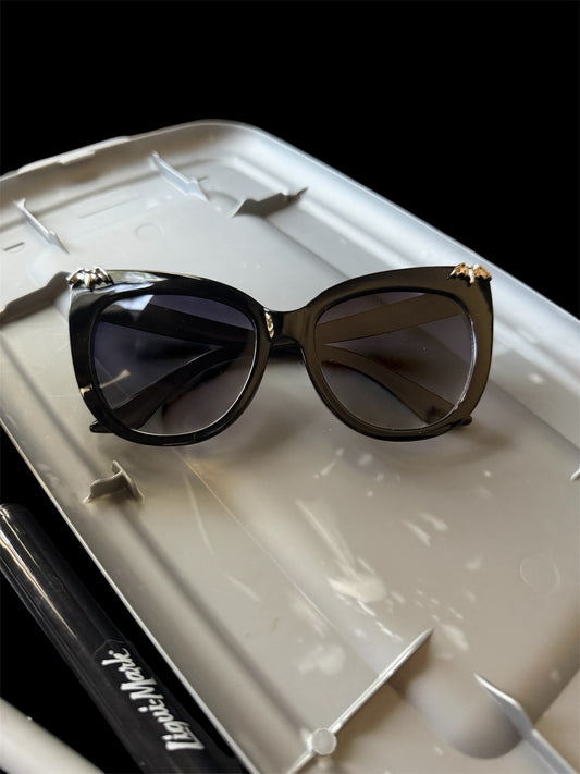 Cat-Eye Wide| Sm Bat  Charm Sunglasses