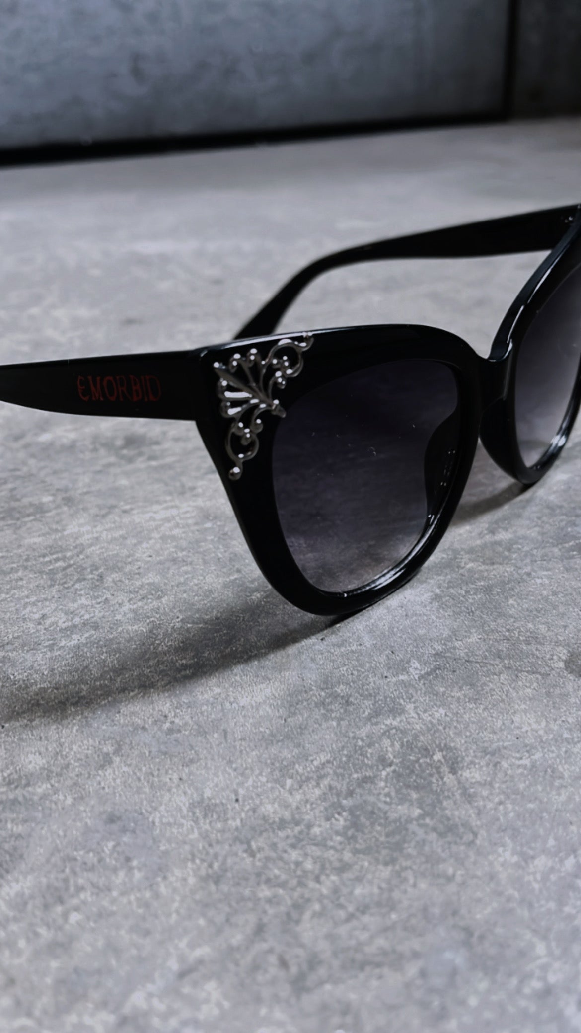 Filigree Charm Wide Sunglasses