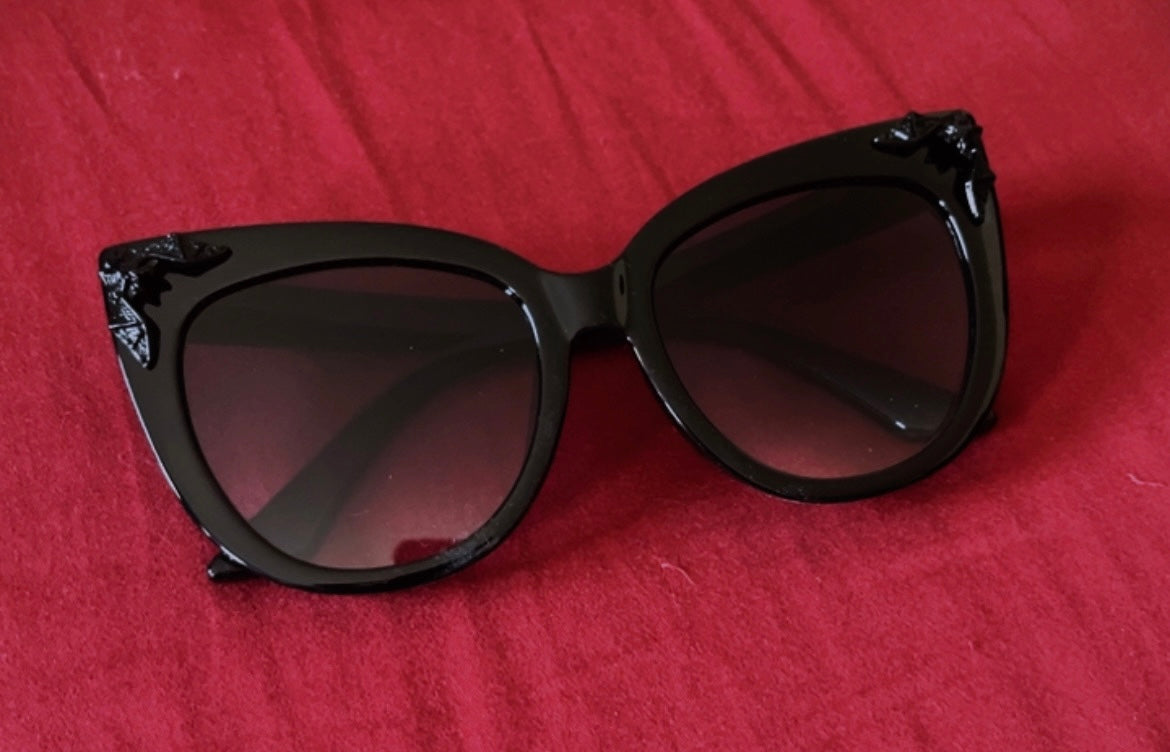 Batty Black Charm Wide Sunglasses