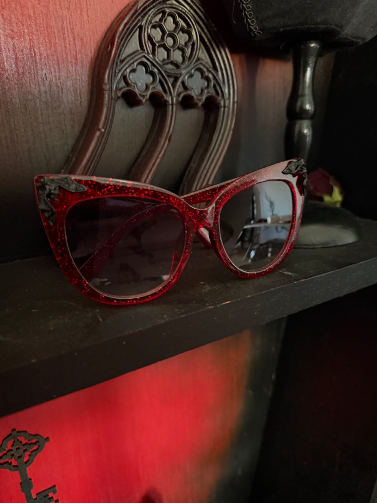 Cat-Eye Wide| Lg Bat Charm Sunglasses