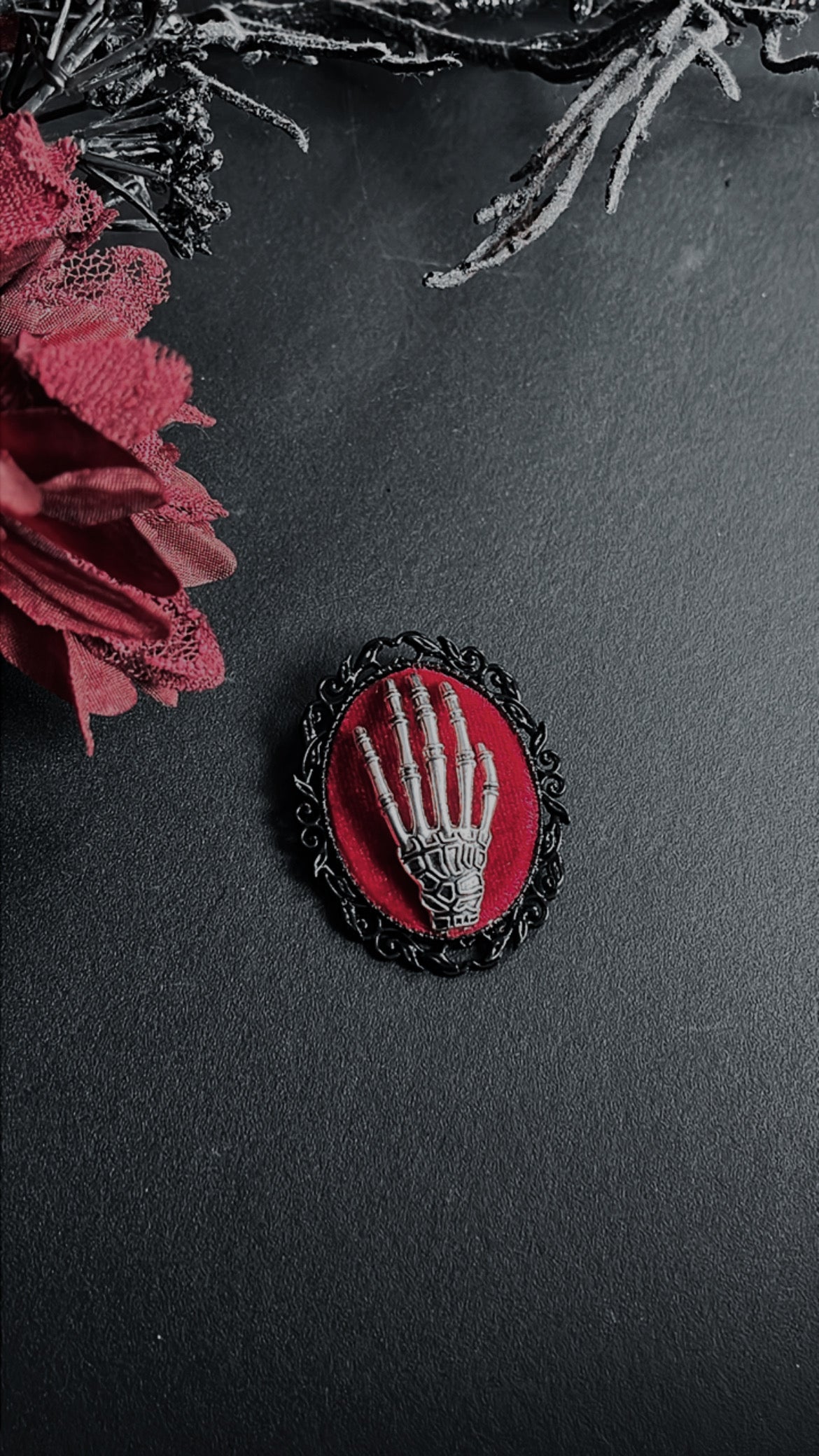 Mano de Muerte Velvet Brooch