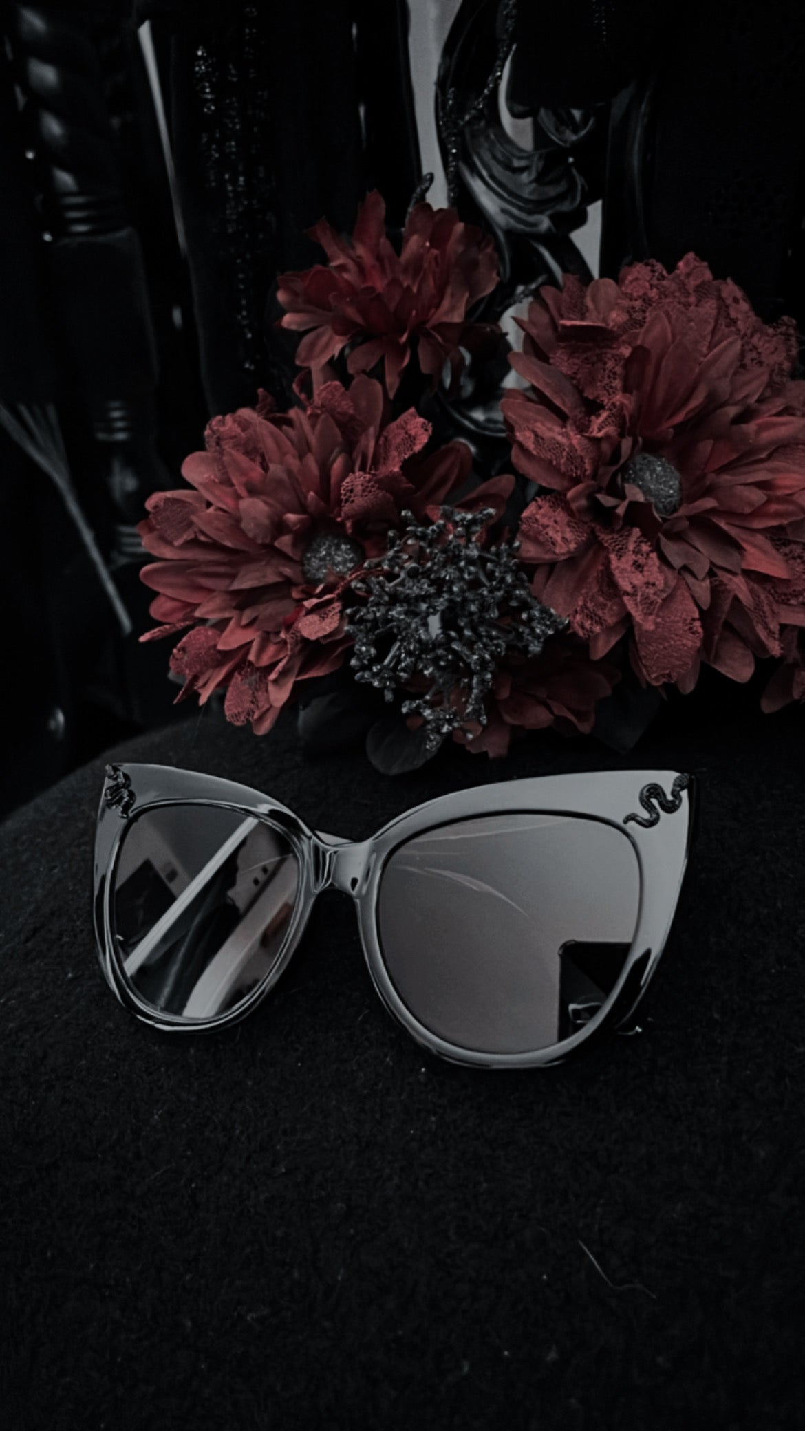 Large cat-eye black snake sunglasses